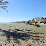 Beachfront Penthouse With Sea Views, Hot Tub, Bbq