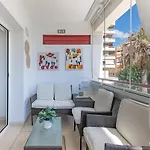 Elegant Apartment, Steps From The Sea With Parking Included