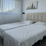 Apartment - Sleeps 4 - Parking - Garden - Pool