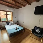 Flat With 2 Rooms And Private Terrace Min 32 Days