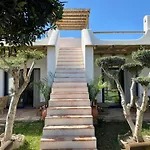 Charming Bungalow In Tarifa With Garden