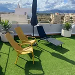 Apartamento A 100 Metros De La Playa Con Grande Terraza Y Vistas Al Mar