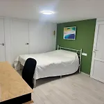 Tropical Garden Home - Cozy Ground Floor Stay