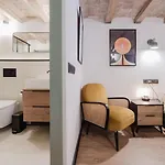 Luxury 2 Story Apartment Near Passeig De Gracia