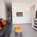 Ref 228 Apartamento De 1 Dormitorio Con Vistas Al Mar En Primera Linea De Playa En Los Boliches