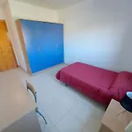 Amplio Piso De 3 Dormitorios Con Balcon Y Aparcamiento - Alborania