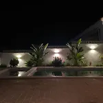 Chalet En Primera Linea De Una Planta Con Piscina Privada Y Acceso Directo A La Playa