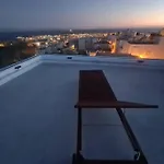 Cheerful 5-Bedroom Home With Unique Rooftop Views