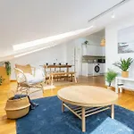 Penthouse In St Montano, Historic Centre, Wifi.