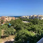 Laegenhet Hoegst Upp, Med Pool Och Utsikt Oever Havet