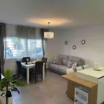 Cozy Apt 2 Min From The Beach