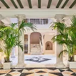 Awesome Apartment In Cadiz With Kitchen