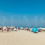 Seaside Stay With Large Terrace, Pool & Parking Rems