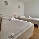 1A142 Moderno Apartamento De 3 Dormitorios
