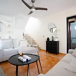 Cosy Holiday Home Near Beach