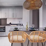 Estepona Town Apartment Anita