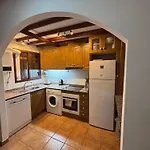 3 Bed Apartment With Aircon And 600Mb Wifi