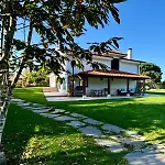 Maravillosa Casa Entre El Mar Y La Montana