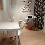 Two Private Rooms Available In The City Center Metro L5 & L1