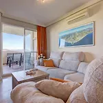 3Bed-6Guests-Parking-Golf-Pools-Seaview