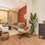 Modern And Luxurous City Apartment