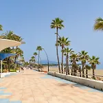 Ar4 Cosy, One-Bed With Sea Views