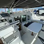 Barco Para Dormir Sobre El Mar