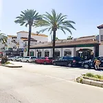 La Perla Beach & Pool