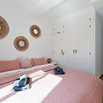 Renovated Duplex Penthouse 300M From The Beach