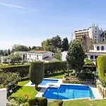 Three Bedroom Townhouse 100 Meters From The Beach!