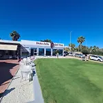 Amazing Frontline Beach Apartment With Sea And Mountain Views