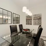 Cozy Apartment With Terrace And Huge Communal Swimming Pool And Tennis Courts In Puerto Banus