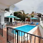 2 Bed Villa - Sleeps 5 - Private Pool & Garden