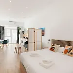 Stylish Studio With Easy Access To Valencias Best