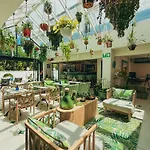 Le Petit Manoir Boutique Hotel