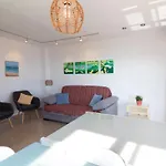 Global Properties, Apartamento De 3 Habitaciones En Urbanizacion Cerca Del Mar