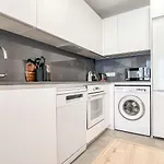 Modern Sky-Rise Living With Pool And Parking Rems