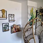 Lovley 2 Bed Apartment With A Sea View !