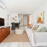 Fantastic Ph Near Hard Rock Walk To Beach Rdr479