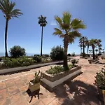 Modern 2 Bedroom Beach Front - La Duquesa