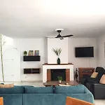Gran Casa Luminosa Con Jardin Privado