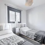 Hollywood Hills - Seaview Apartment