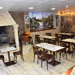 O Cabanel Albergue-Bar