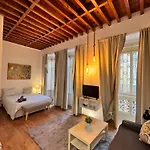 Larios Deluxe Studio