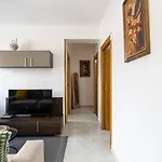 Cozy Apt In Cornella 2 Mins From The Metro
