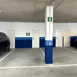 Elegant Apartment, Central, Pool And Parking
