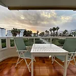 Apartamento En Urbanizacion Privada Con Piscina En Primera Linea De Playa