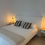 Marbella Beachside Apartment - 1 Min Walk To Beach