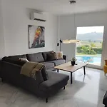 Charming Mansion - Pool - Patio - 5 Bedrooms