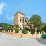 Splendid 3-Br Apartment Just 3 Minutes From The Beach